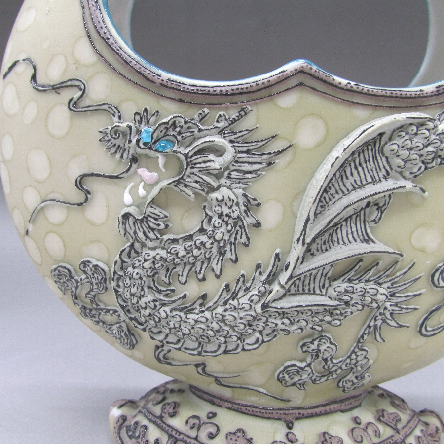 オールドノリタケ 龍盛り上げ月型花瓶 - 敬誠アート [ 公式 ]