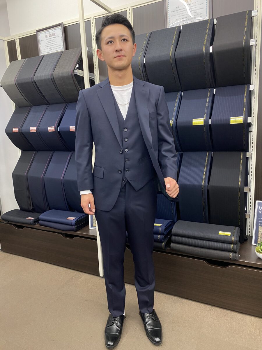 爽やかなネイビーのスリーピース・・・🌹-福岡呉服町店スーツ