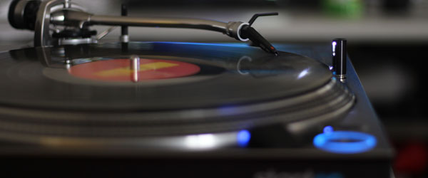 Stantonのターンテーブル、STR8.150 M2のご紹介です。