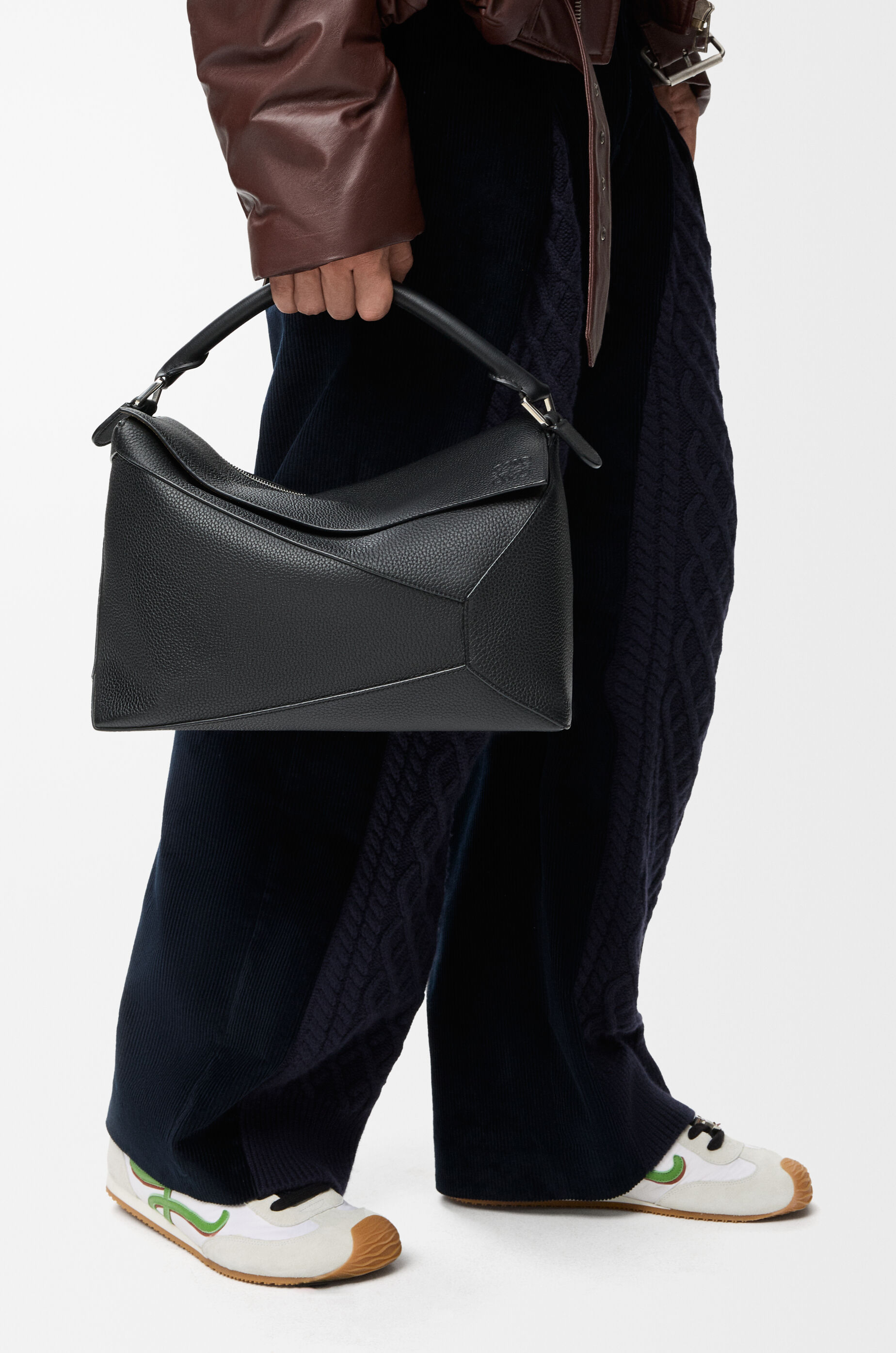 パズルエッジ バッグ ラージ（グレインカーフ） ブラック - LOEWE