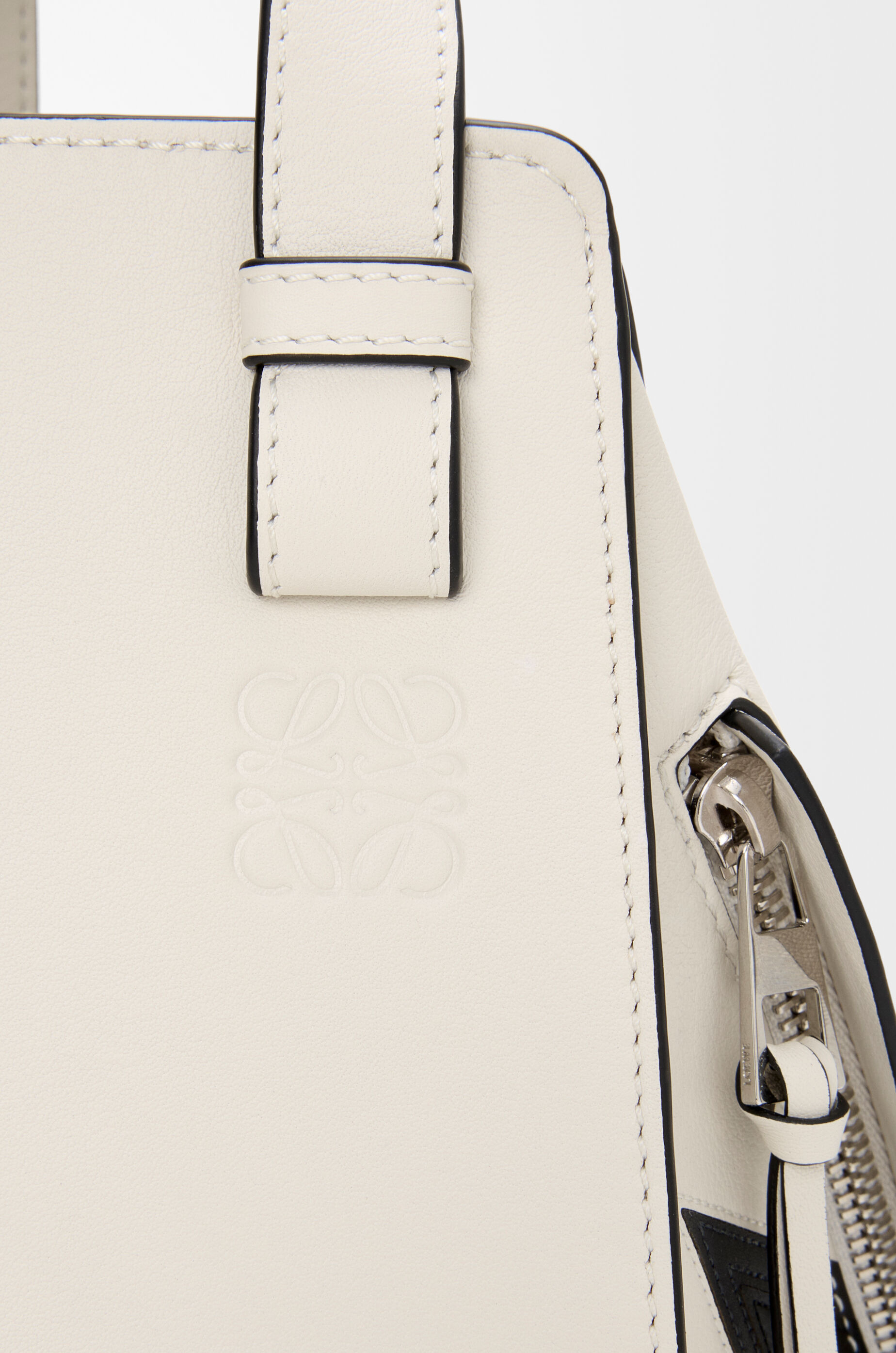 Futurist Cat compact Hammock bag in classic calfskin White - LOEWE