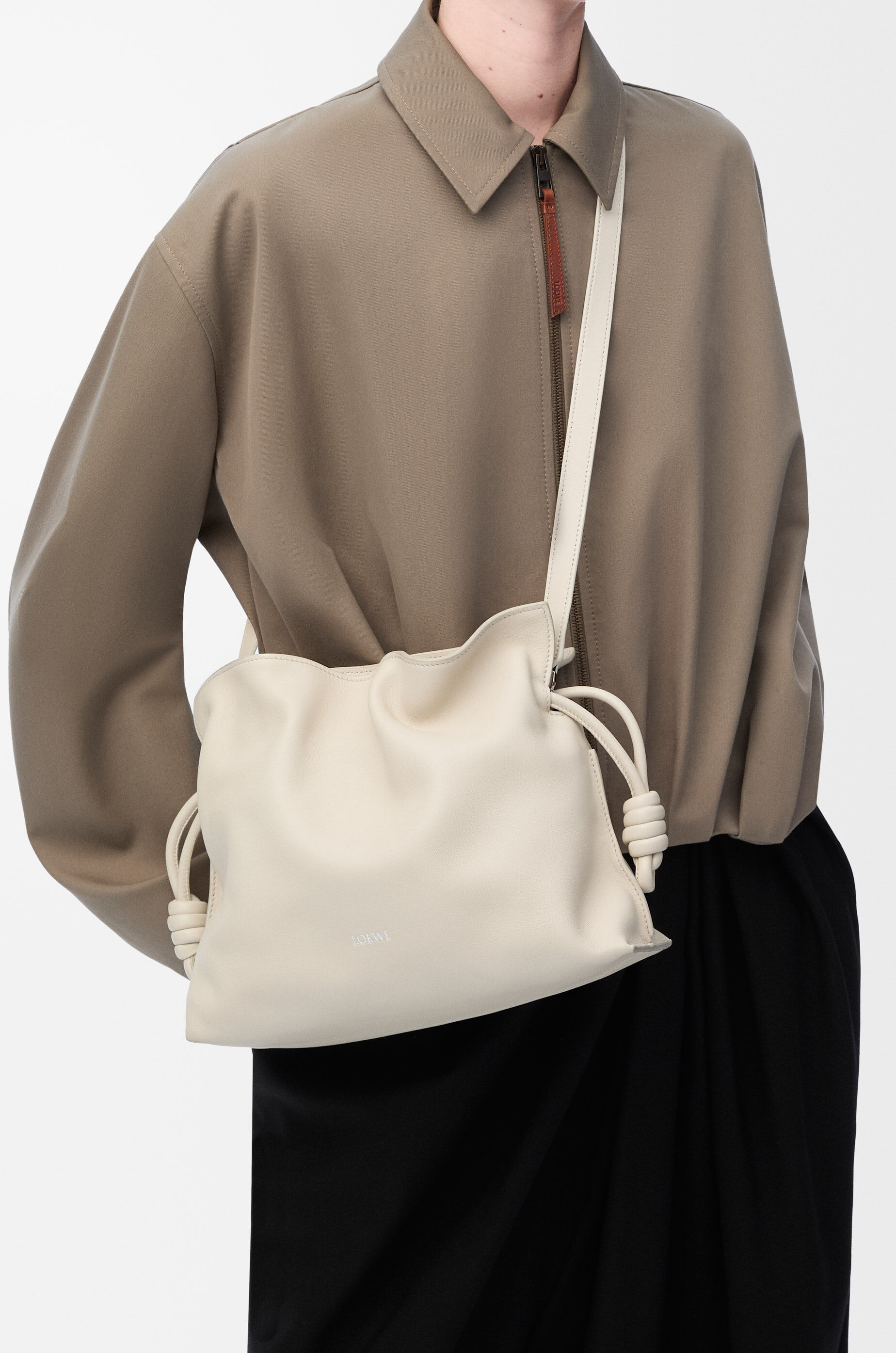 フラメンコクラッチ ミディアム（ナパカーフ） ホワイト - LOEWE Japan