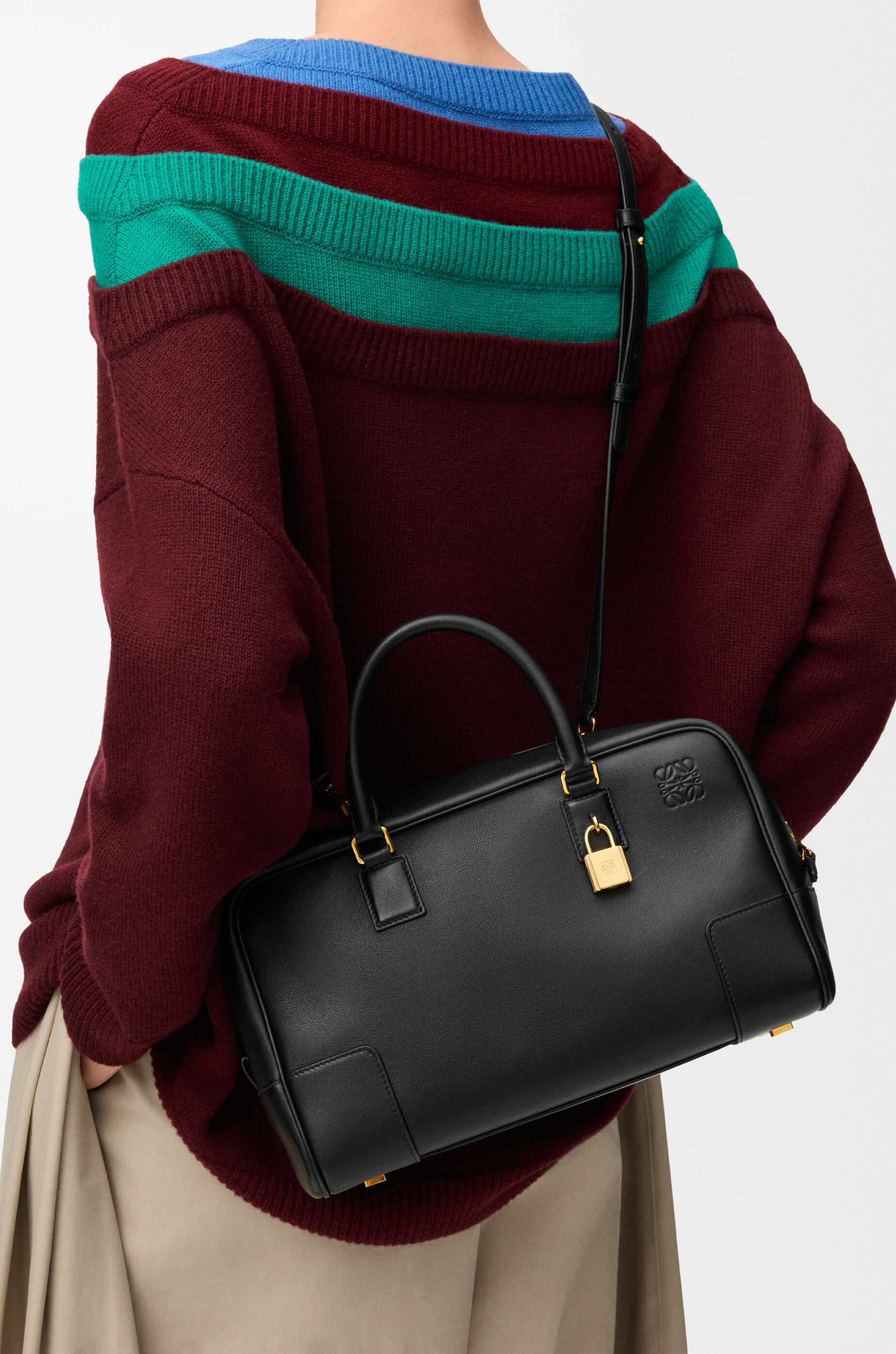 アマソナ28 バッグ（ナパカーフ） ブラック - LOEWE Japan official