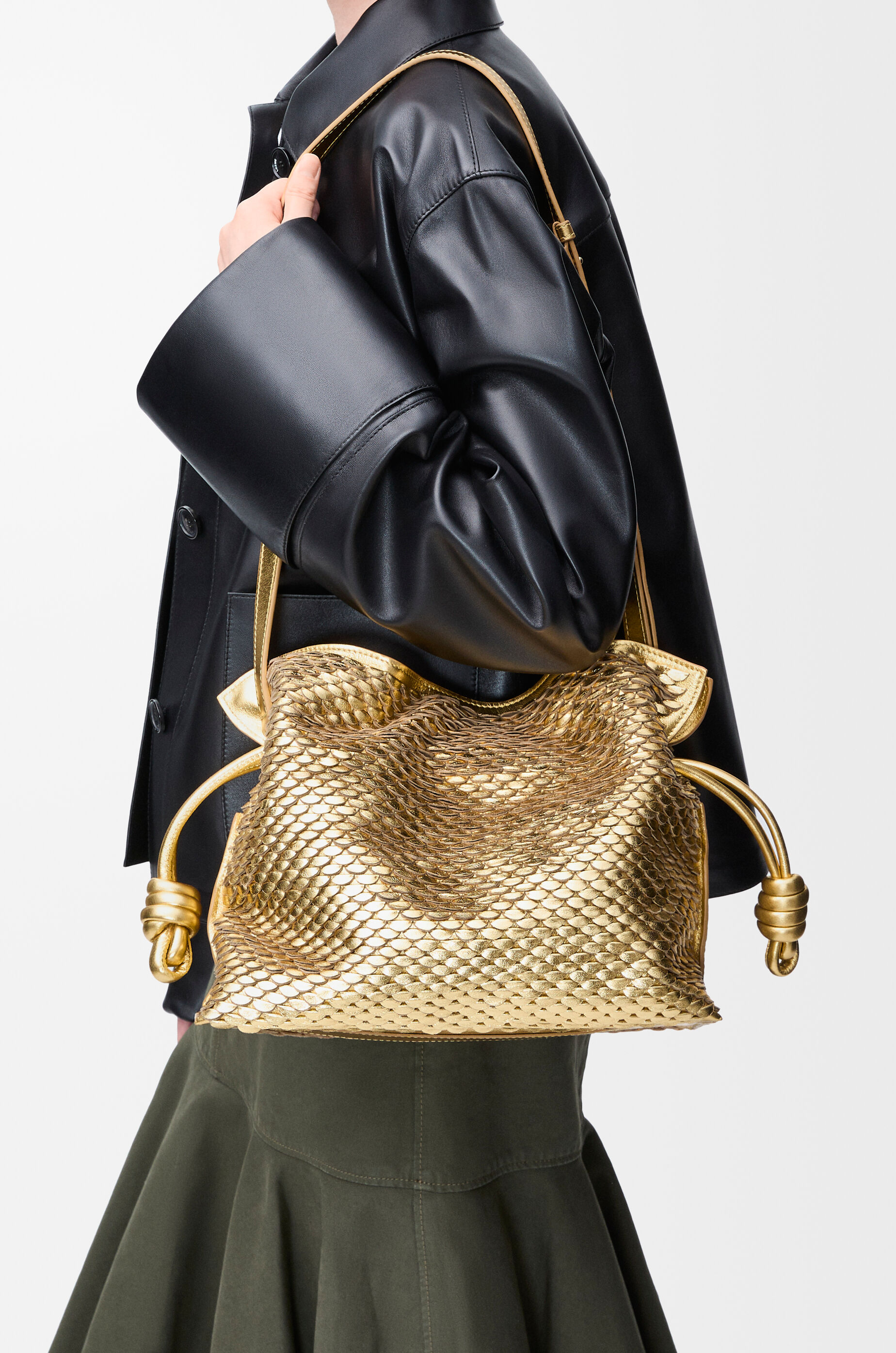 フラメンコクラッチ ミディアム（ラミネートラム） ゴールド - LOEWE