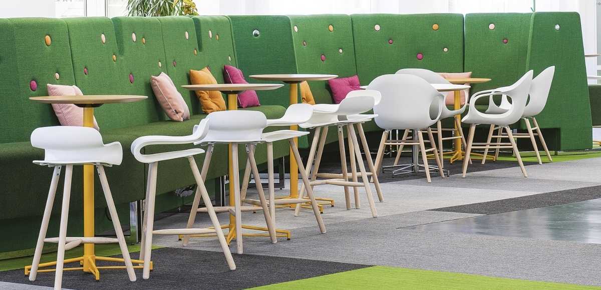 BCNデザインバースツール by Kristalia、デザイン Harry&Camila