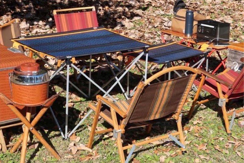 キャンプにも防災にも！太陽光充電と給電ができる折りたたみ式