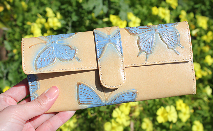 ベルトにカードを収納!?蝶の型押長財布（牛革/日本製）｜革製品専門店