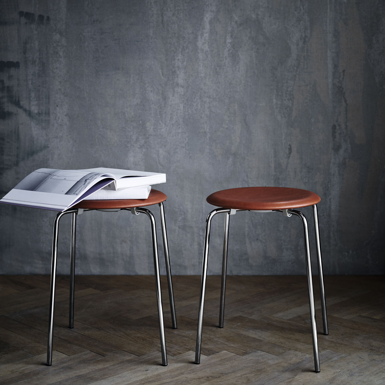 FRITZ HANSEN（フリッツ・ハンセン）ドットスツール | LIVING MOTIF