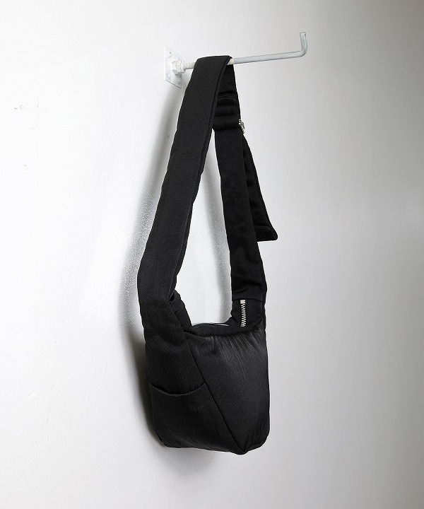 イッチ/ITTI ANNIE PUFFER MINI MOON BAG / CERATO BRIGHT[バッグ