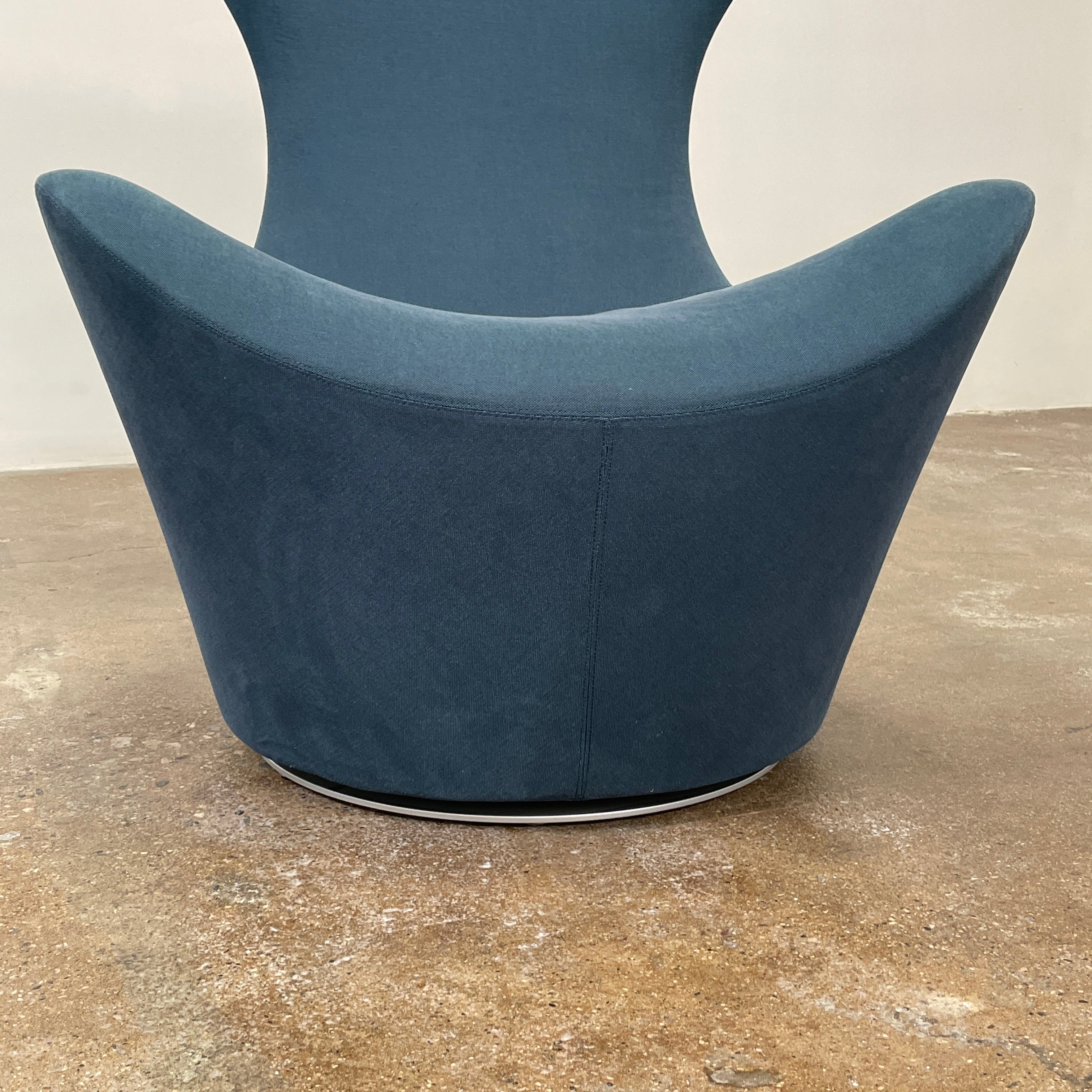 B&B Italia Grande Papilio Swivel Chair Blue | Luxury Consignment