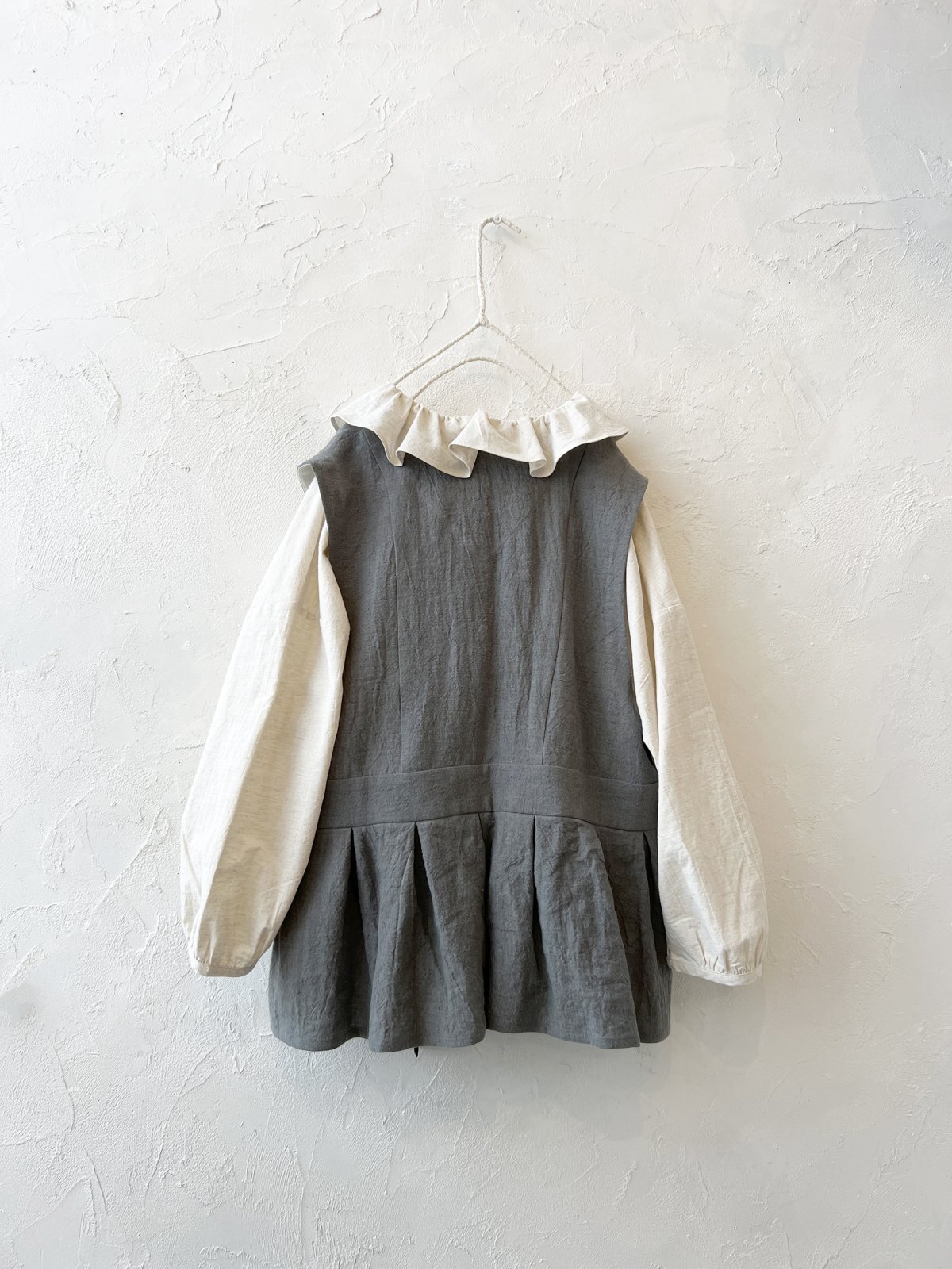 MAGALI /カシュクールジレ・アッシュグレー - MARCHE' DE SOEUR