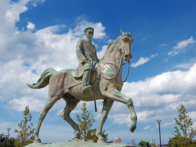 日本を代表する彫刻家・北村西望のブロンズ像／名古屋刀剣博物館