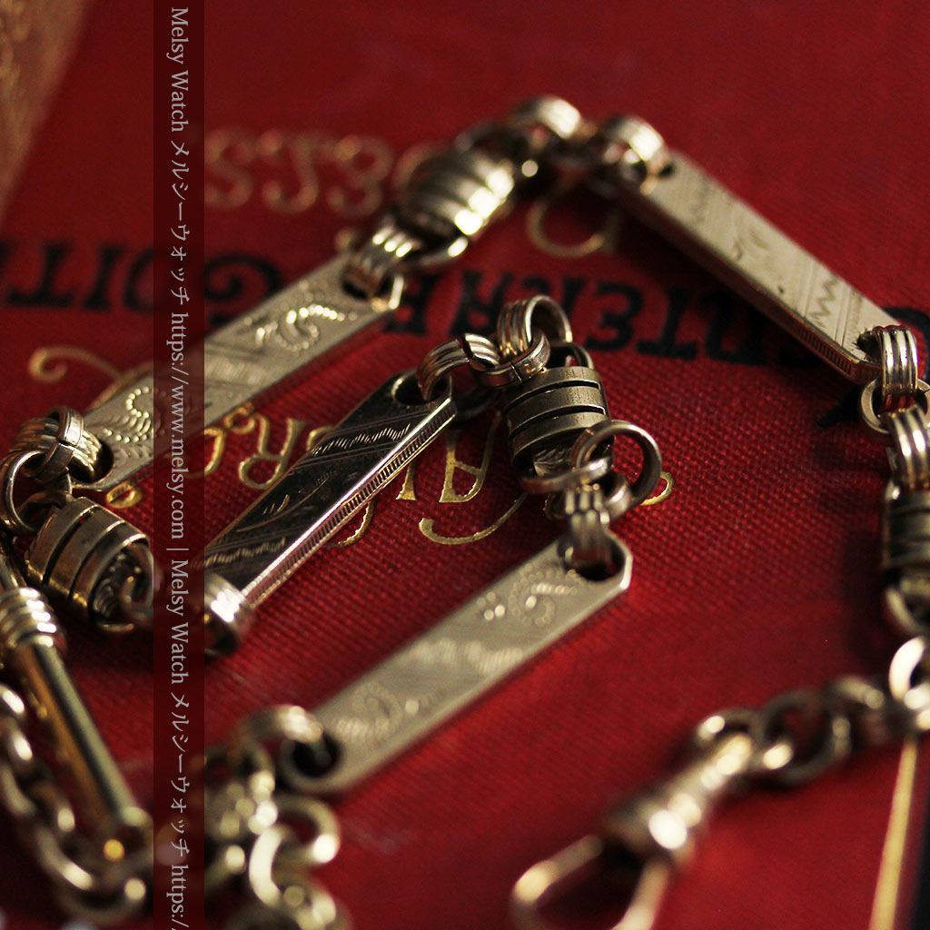 装飾の入ったアンティーク懐中時計チェーン 白い盾型に竪琴の飾り