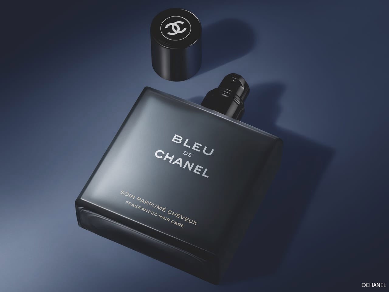 シャネルの名作「ブルー ドゥ シャネル」にヘアケア フレグランスが