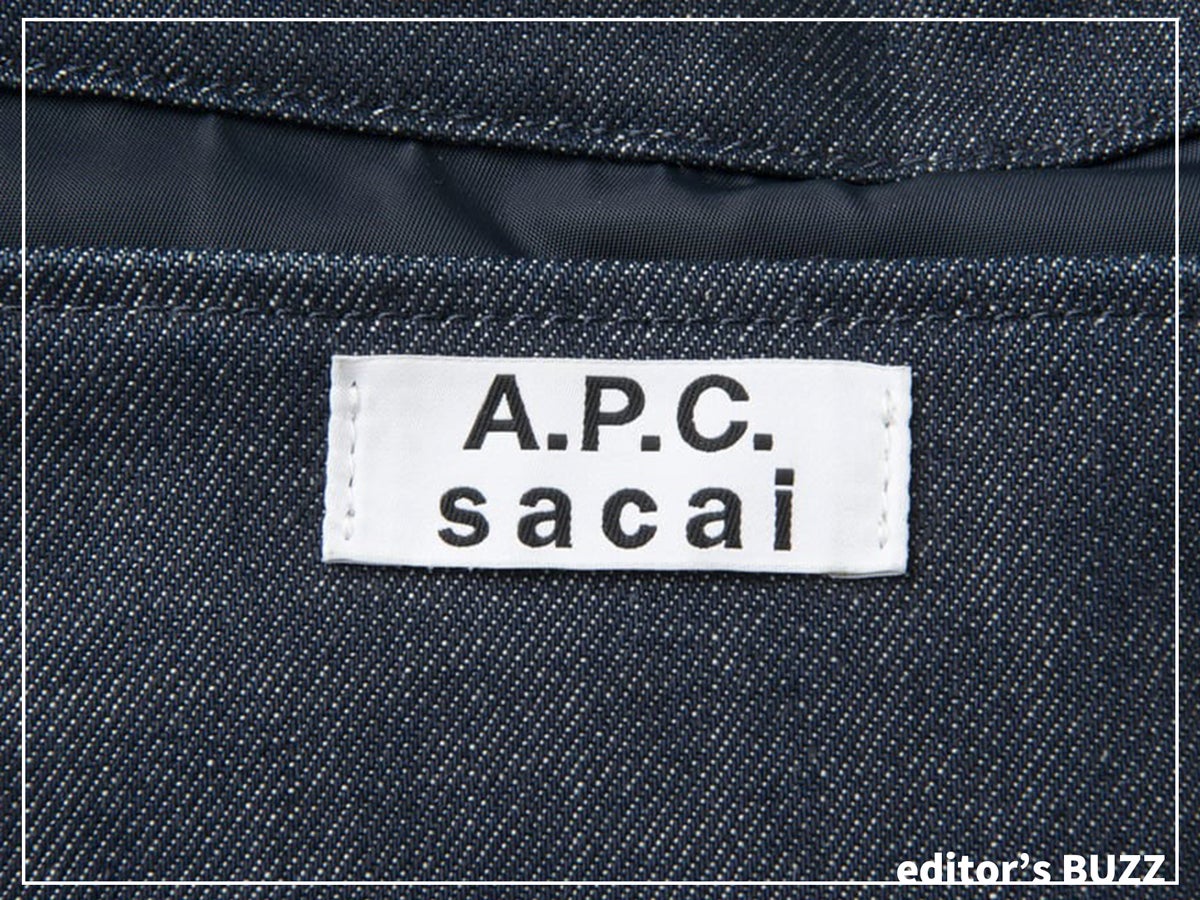 アー・ペー・セー」と「サカイ」のネイビーのコラボトートはモードも