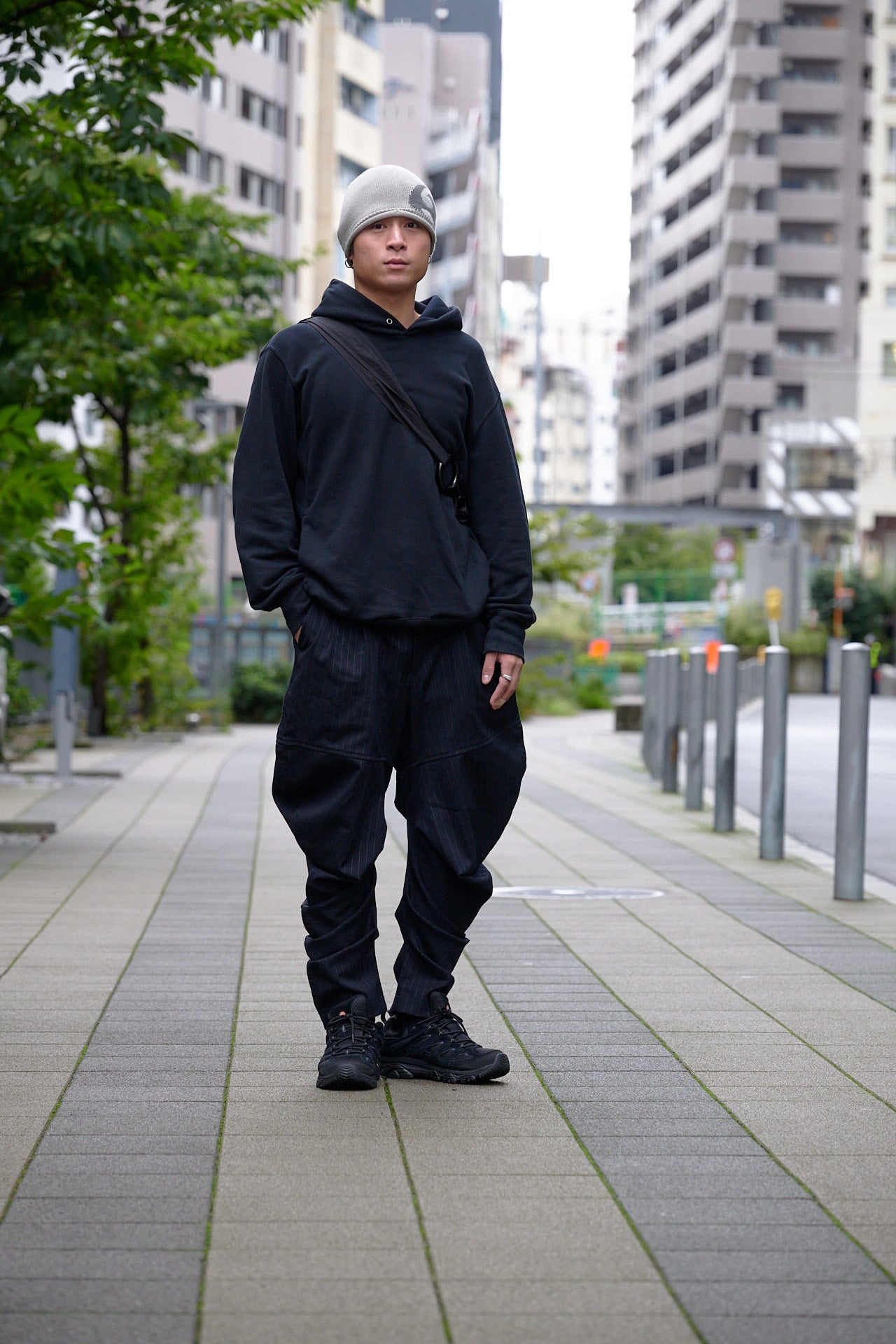 愛用が集中！「コム デ ギャルソン」の黒パンツがオシャレな人たちの大