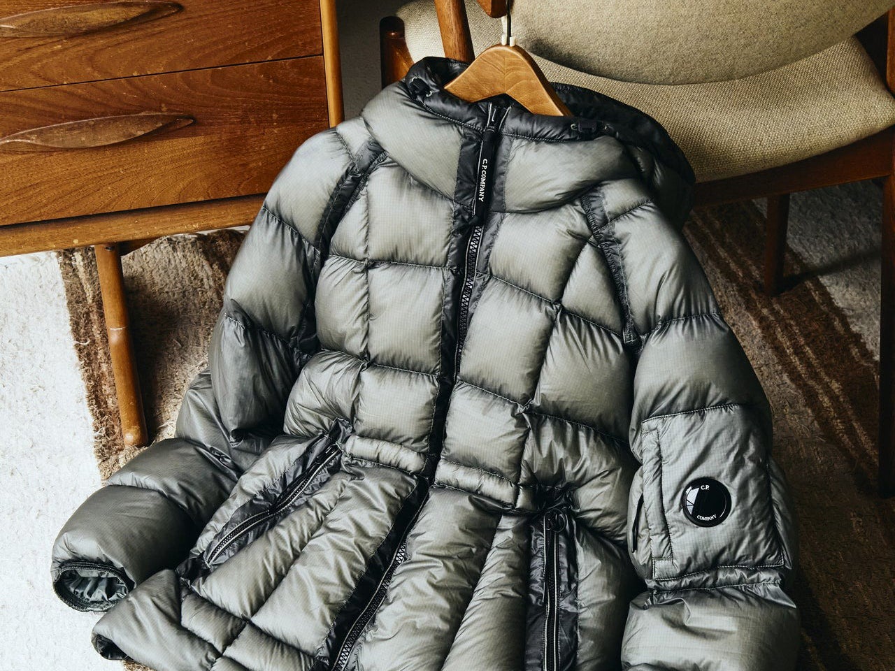 薄い！軽い！最強暖かい！すっきり見えで着膨れない「ライト級ダウン
