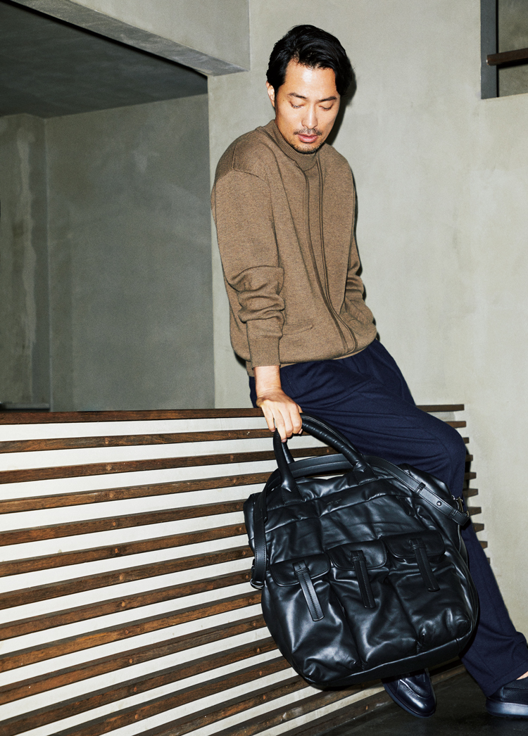 ジョルジオ アルマーニ」秋の再注目カバンはビッグポケット！ | MEN'S