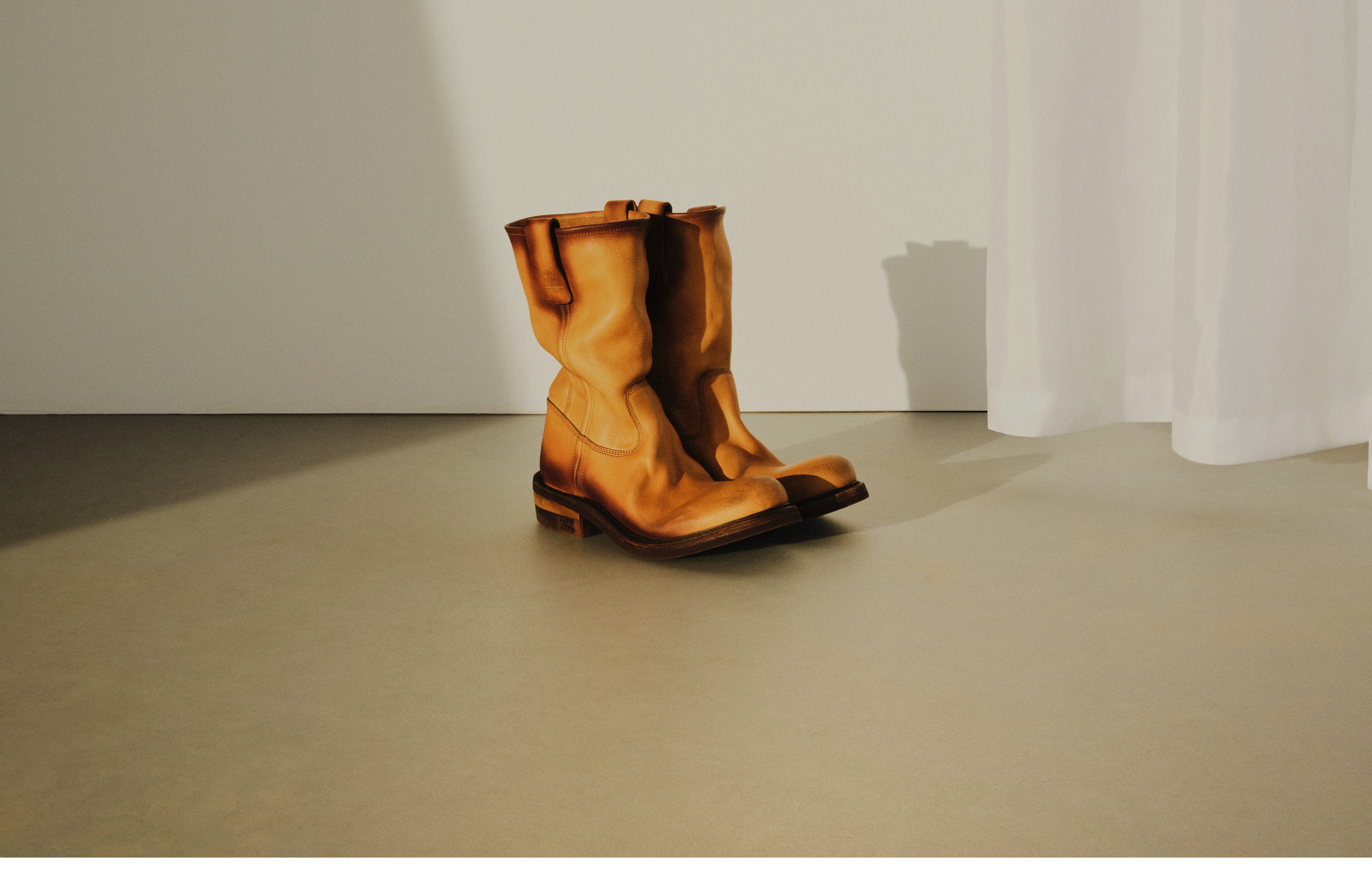 ミュウミュウ公式通販】服 & アクセサリー｜MIU MIU公式サイト