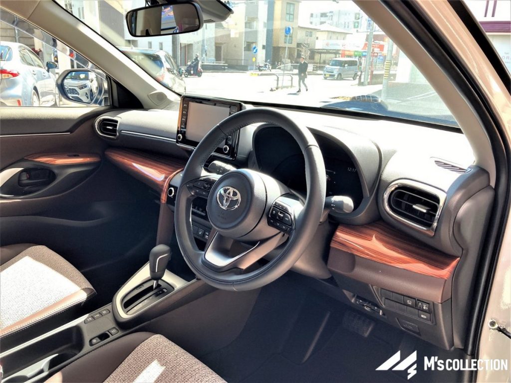 ヤリスクロスハイブリッドZ 内装カスタム – エムズオート