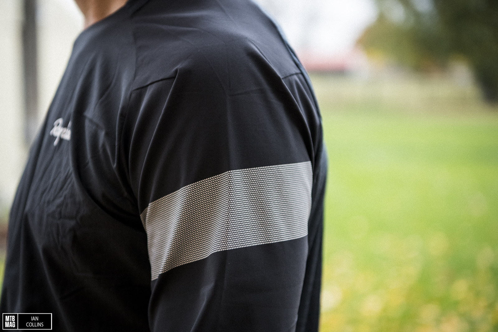 Tested] Rapha Men's Trail Windblock Jersey | MTB-MAG.COM