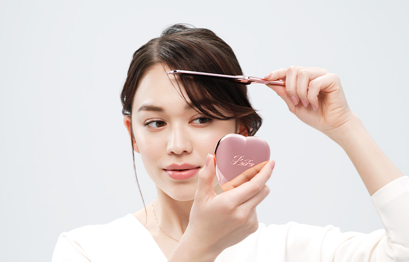 ハートがきらめく、ヘアメイクミラー。ReFa HEART MIRROR（リファ