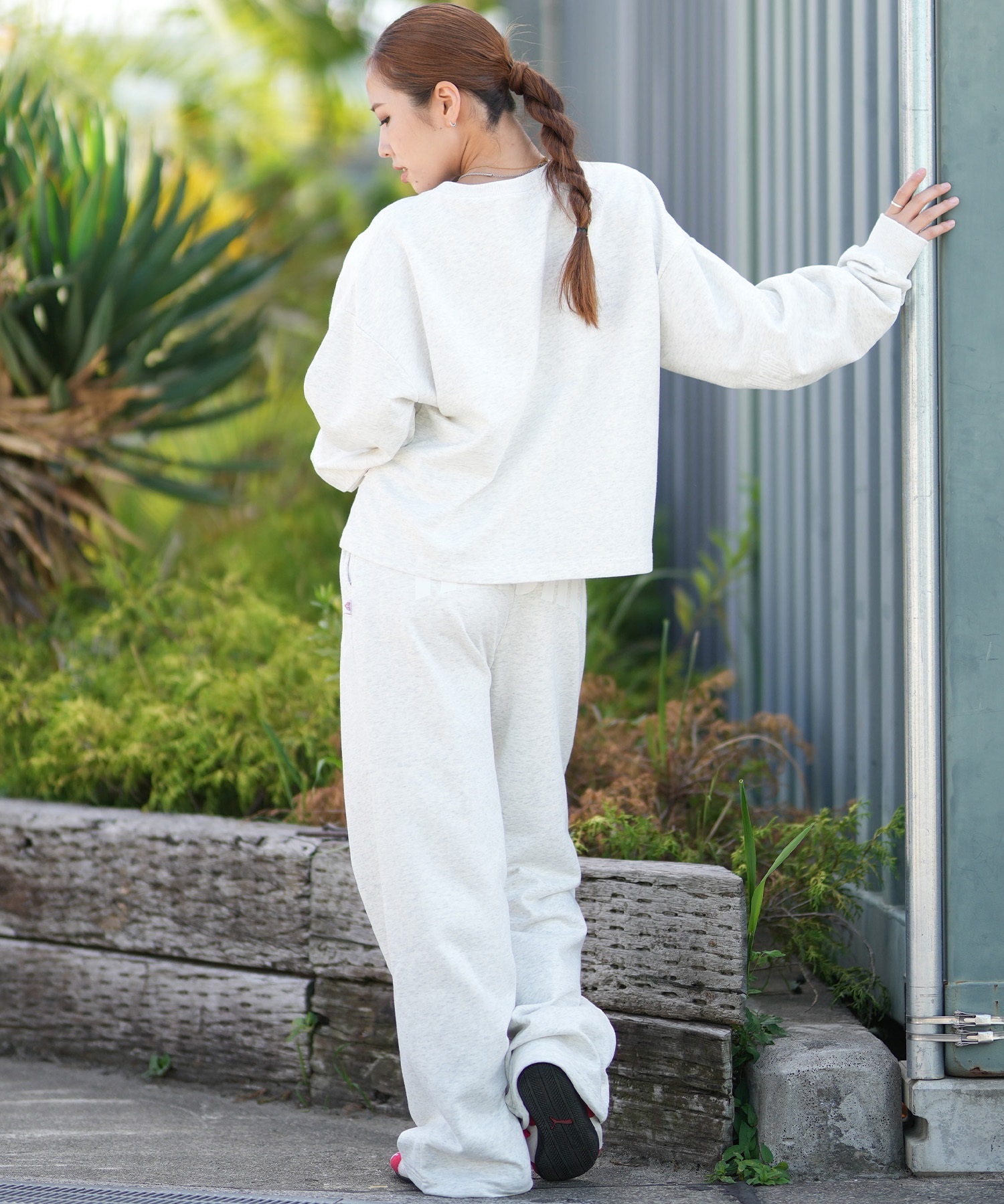 TAHCHEE ターチー トレーナー スウェット レディース クロップド丈