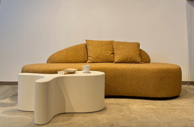 波打つような曲線美。置くだけで主役になるソファ | NOCEノーチェ 家具