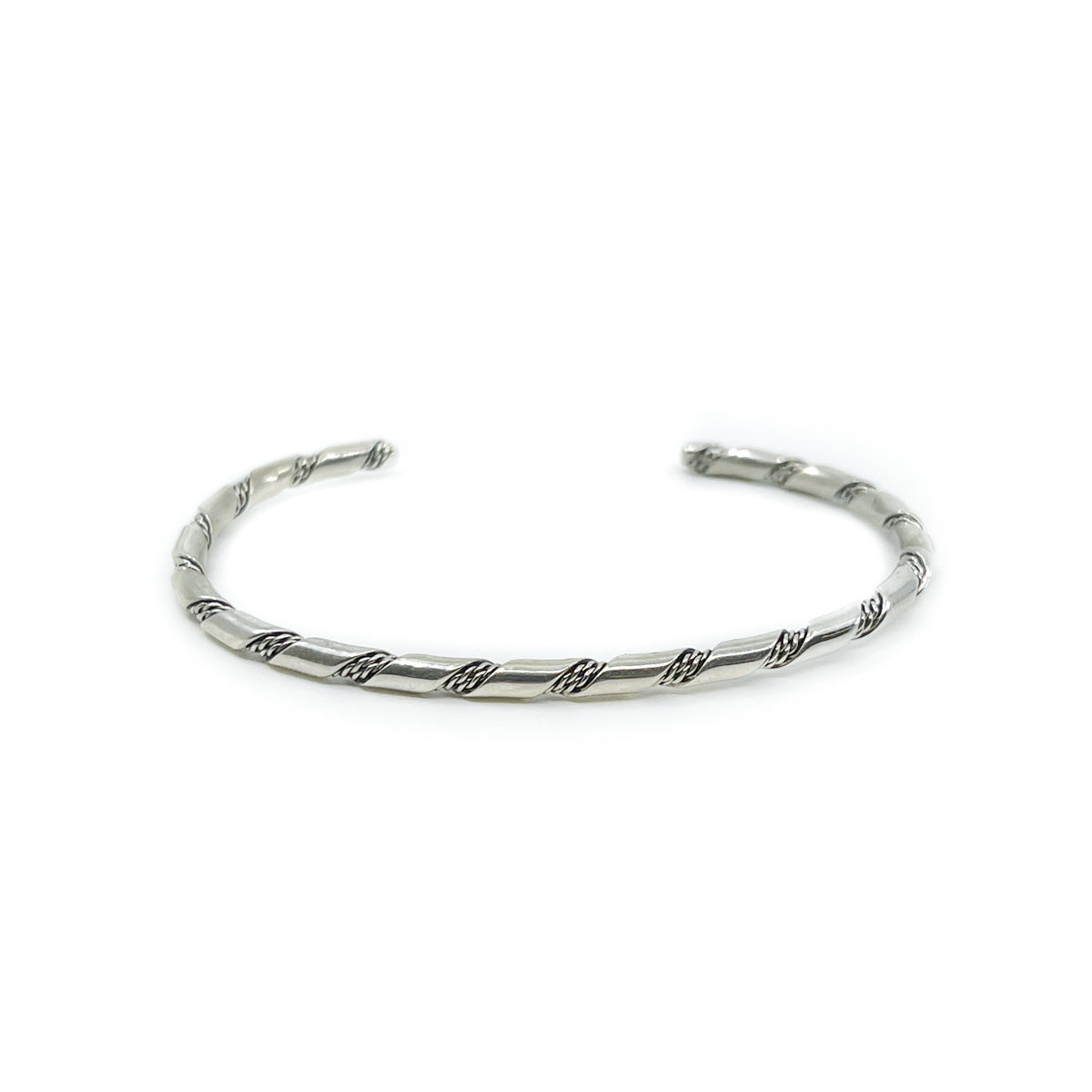Lightweight Navajo Bracelet with Flat and Twisted Wire – Native