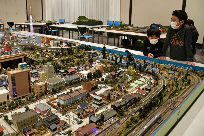 新旧鉄道車両 ジオラマ走る／黒石｜なびたび北東北