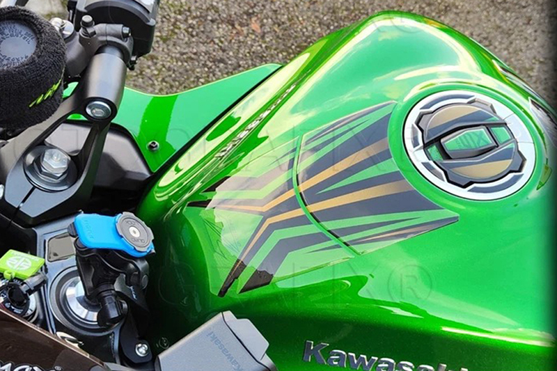 KAWASAKI | ニーパッド MOTOGRAFIX