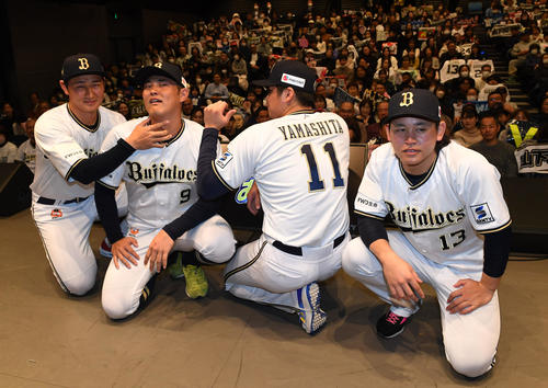 オリックス】山下舜平大、新背番号11のユニホーム姿初披露「もう最高