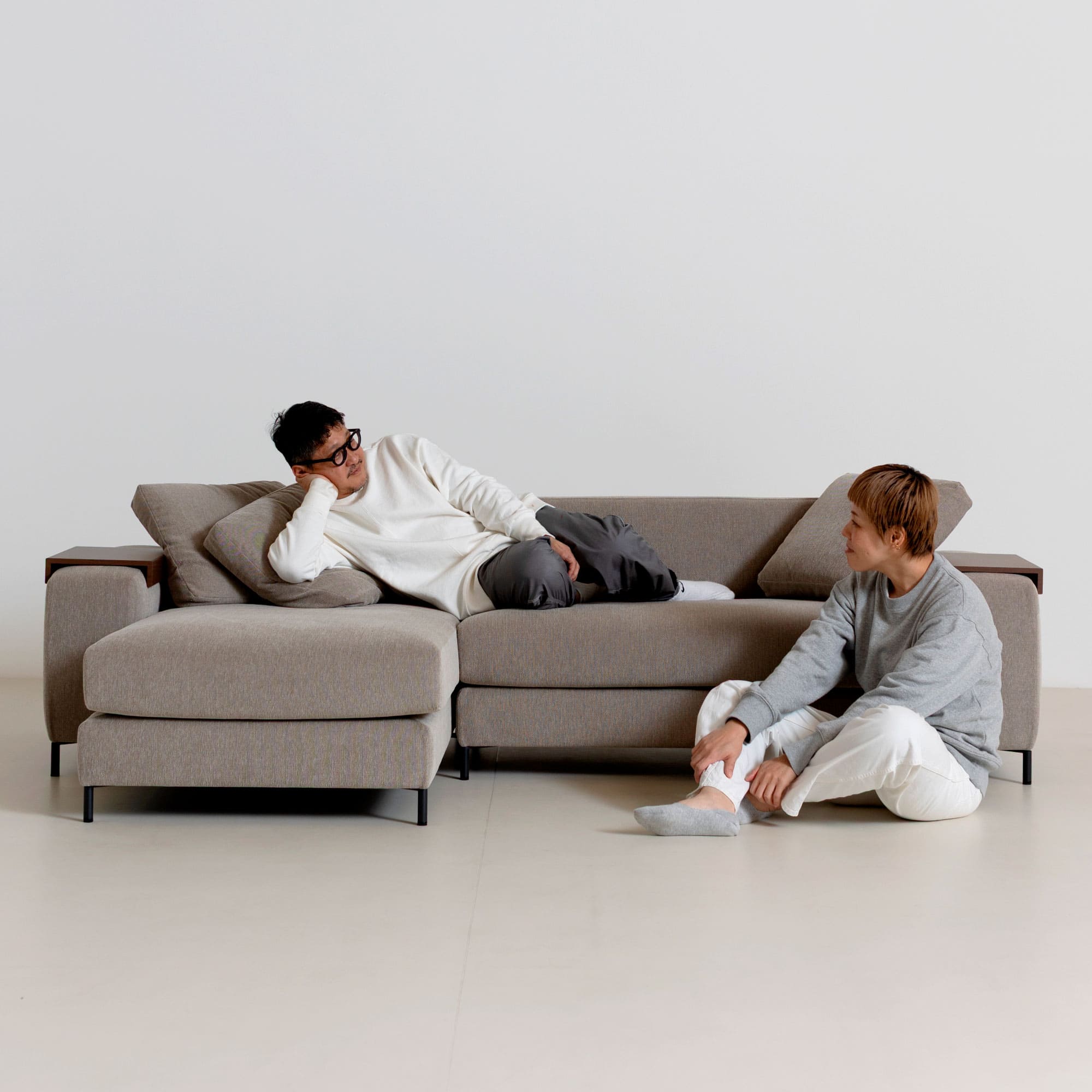 Decibel Traditional 2人掛けカウチソファセット」 製品詳細ページ