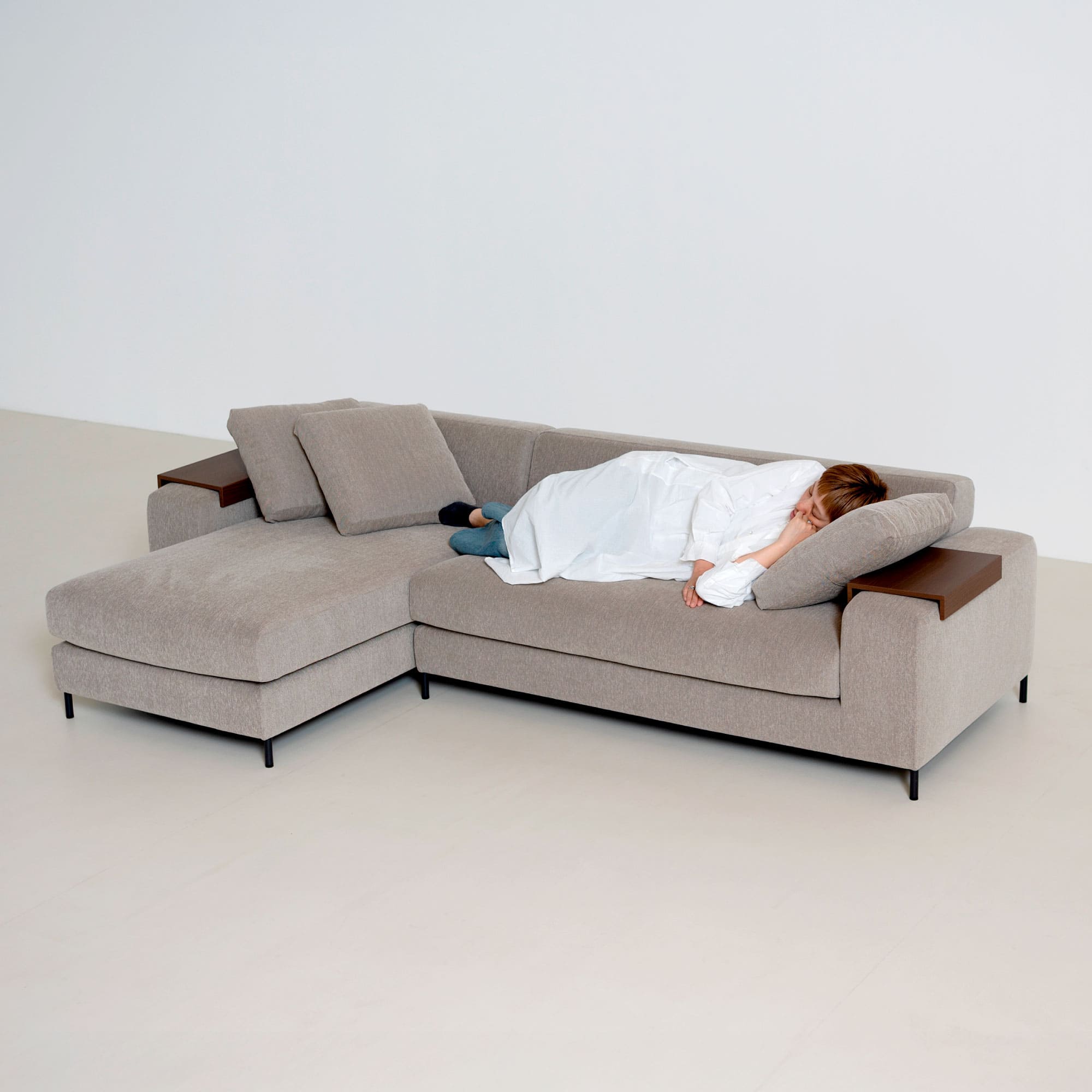 Decibel Traditional 3人掛けカウチソファセット」 製品詳細ページ