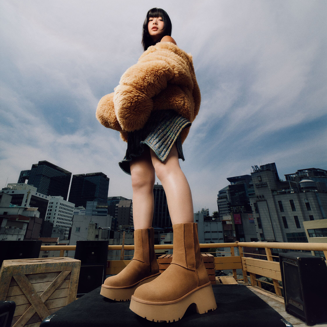 FASHION] UGG®️の大人気クラシックブーツが大胆に進化して秋冬