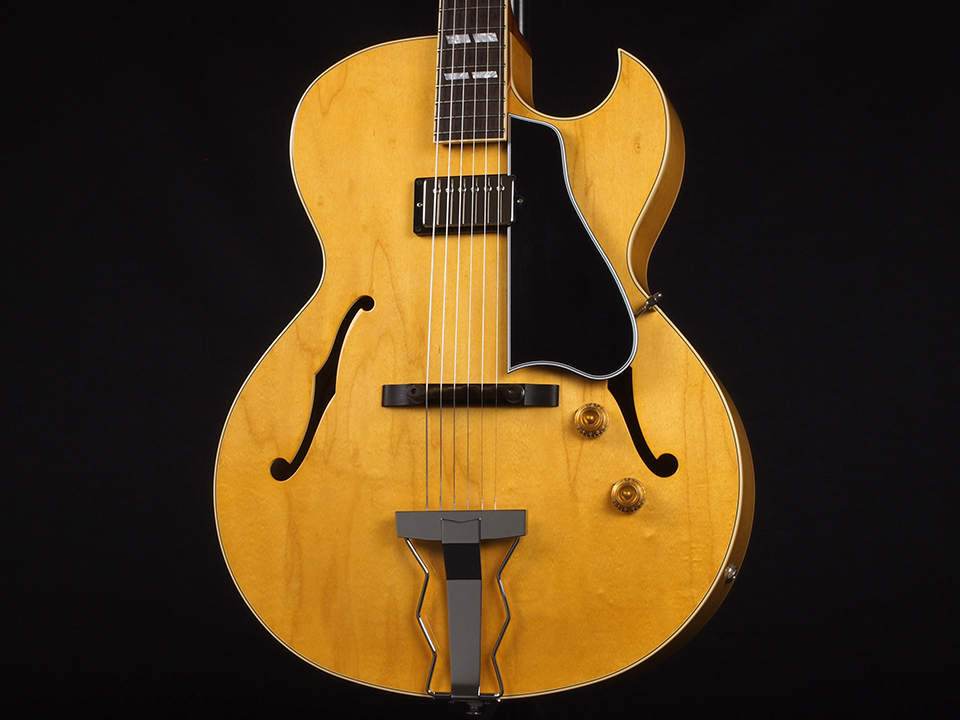 Archtop Tribute AT105 ~Light Amber Natural~ 中古 フロント1