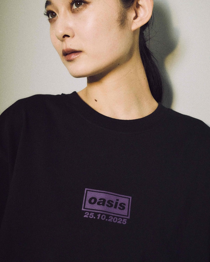 渋谷区立宮下公園 芝生ひろばにて、2日間限定のOasis会場販売グッズ