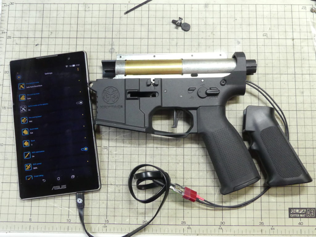 □SAATカスタムブログ□KRYTACの電動ガンにTITANとDSGを組み込みました