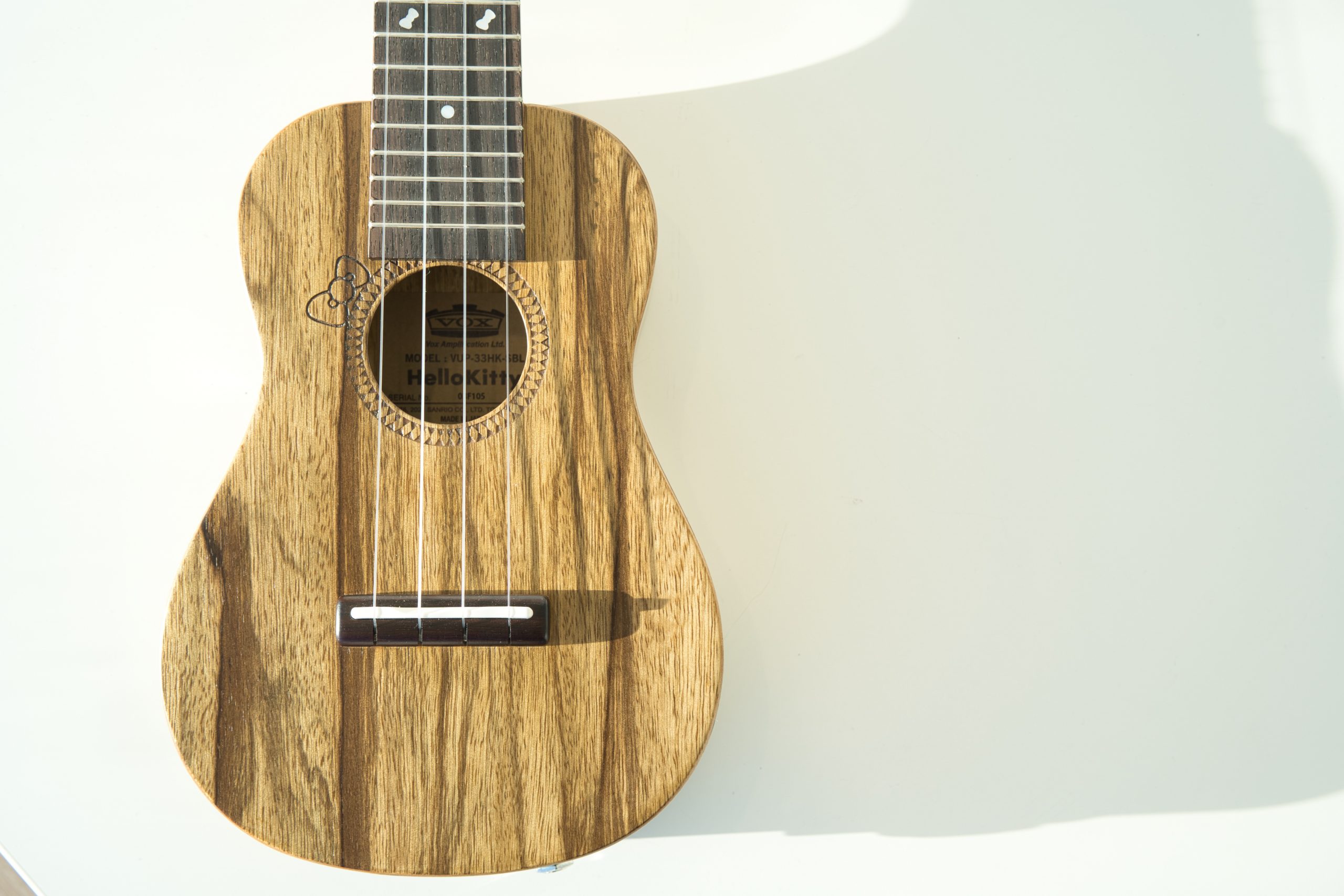新品入荷】数量限定！キティちゃんとコラボした国産ウクレレ！VOX VUP
