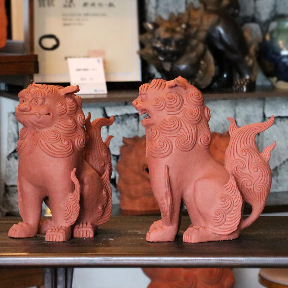 魔除け獅子」立正面シーサー（赤） 作 新垣信一