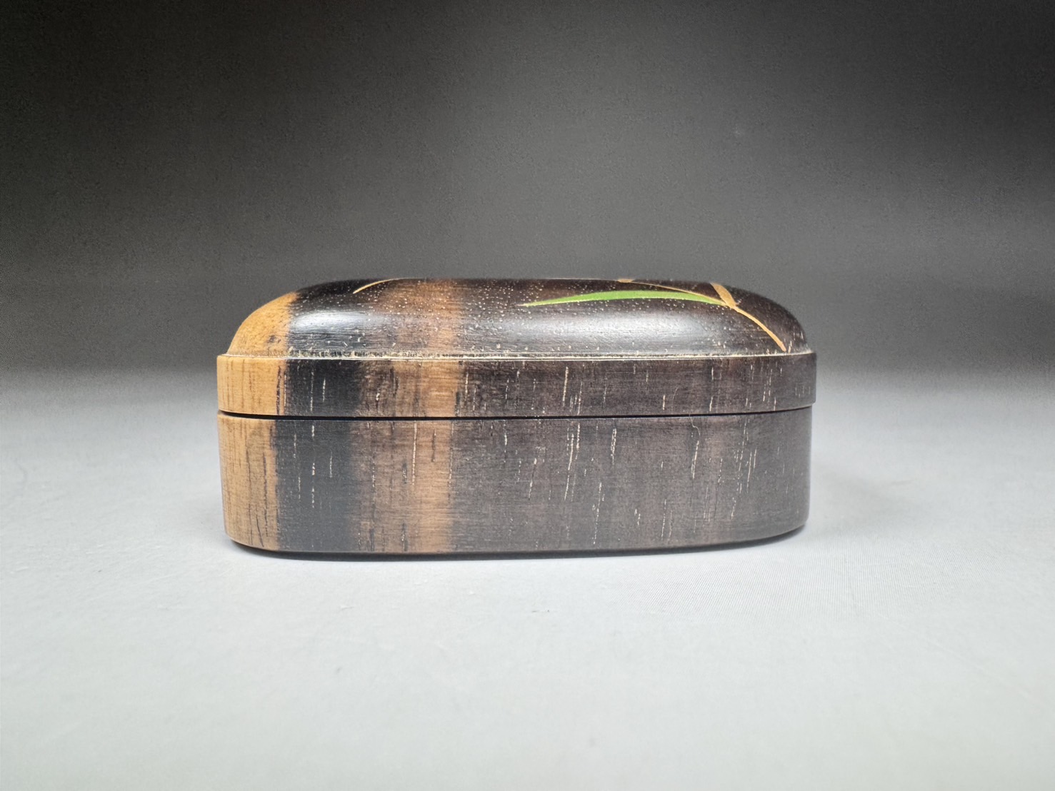 道場宗廣 川蝉 黒柿四方 香合 | 新栄堂