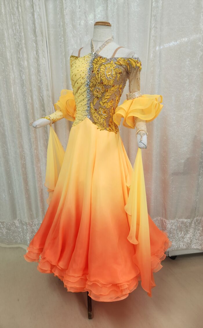 専門店が厳選】社交ダンスのスタンダードドレス5選！ぴったりな1着を