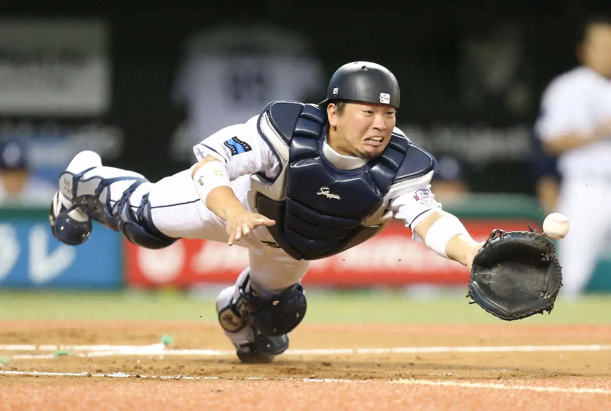 西武 岡田雅利捕手の引退発表「どんな時でも、ファンの皆さんの声援が