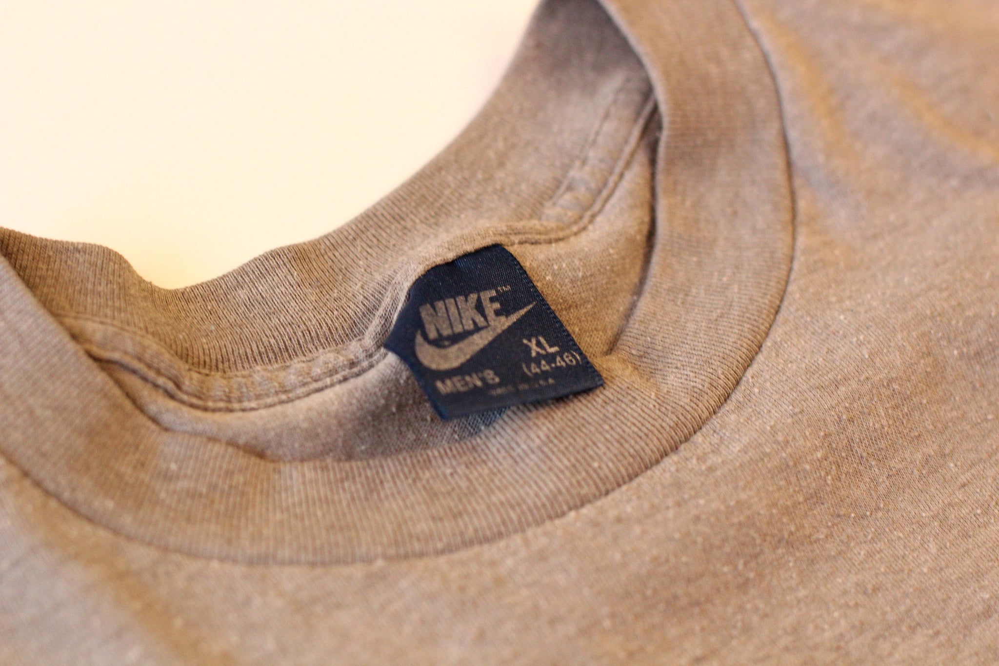 Style Paradise | Vintage Clothing - 1984 Nike Cascade Run Off T