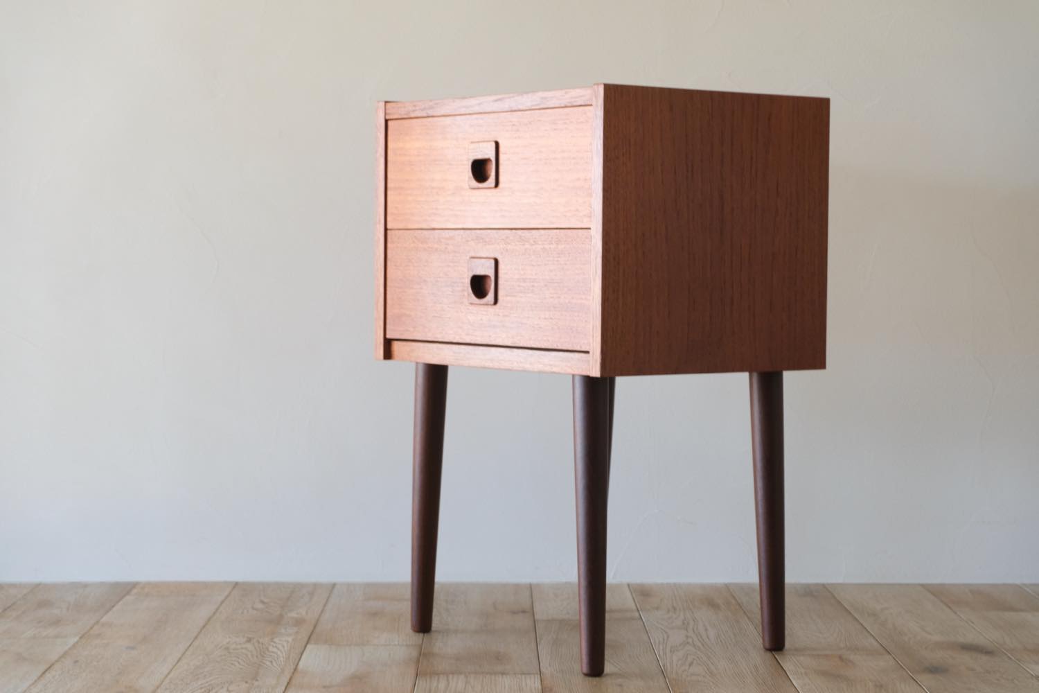 北欧ビンテージ家具/デンマーク製/ベッドサイドチェスト/チーク/2段