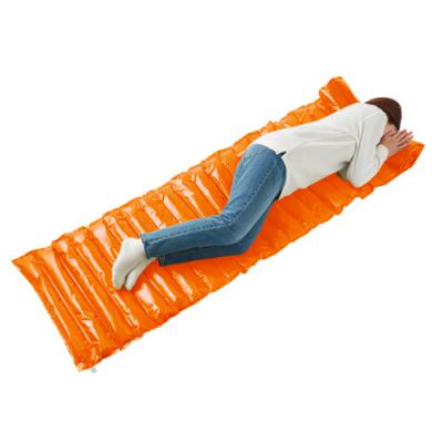 震災や緊急時など備えに！エアーマット（オレンジ）ストロー（空気入れ