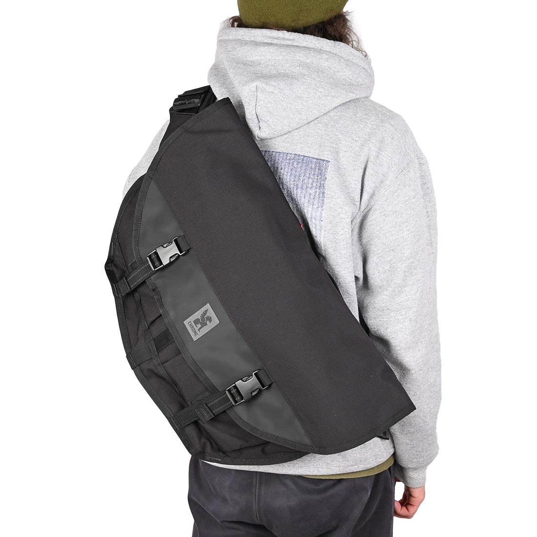 Chrome Citizen 24L Messenger Bag - Black - Supereight