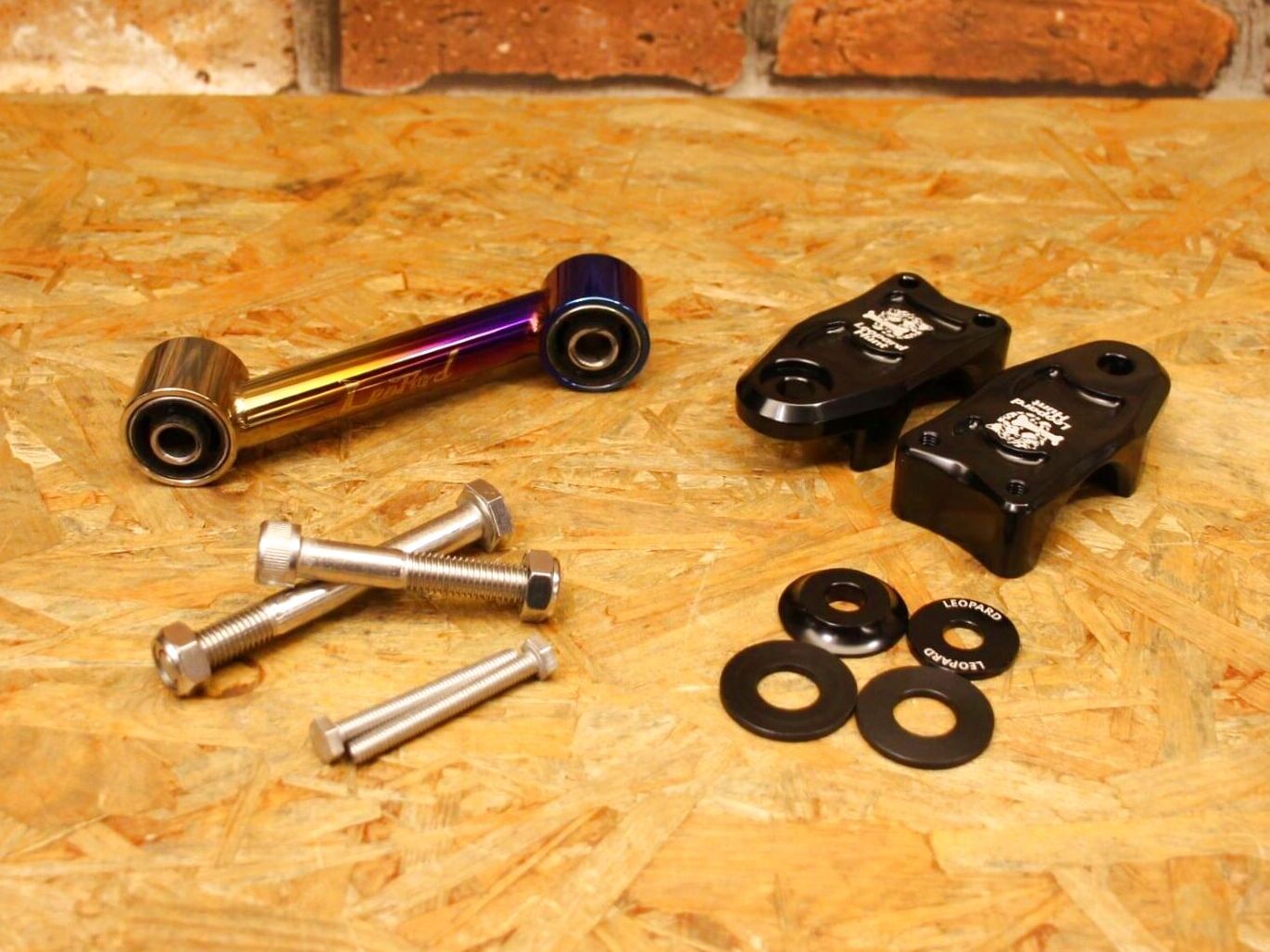 Leopard チタンエンジンサブハンガー [シグナスX・BW'S125]