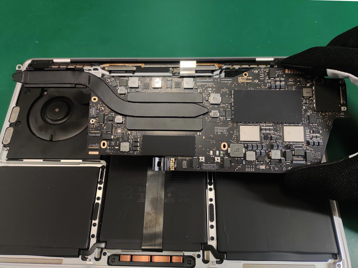 Macbook Pro 13 inch 2019：液体こぼし。 | 【PC Fixs】パソコン修理