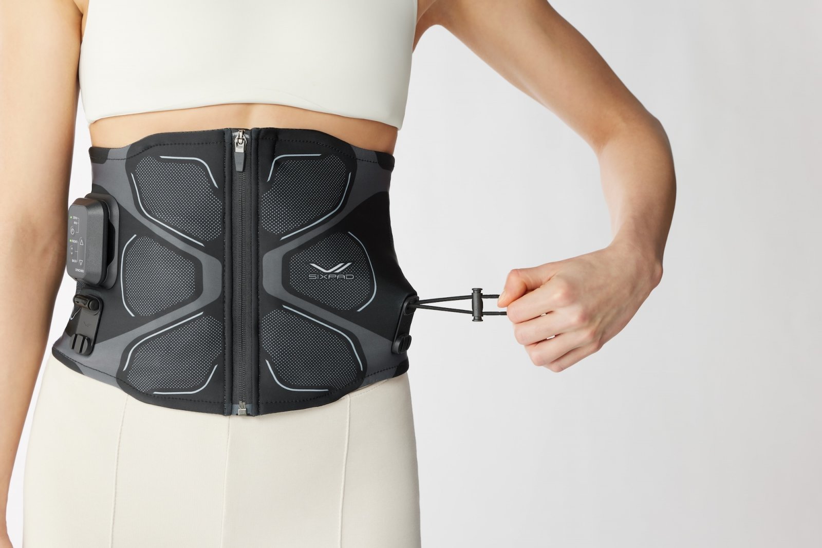 巻くだけで、腹筋も背筋も鍛えられる。「SIXPAD Core Belt 2」が示す